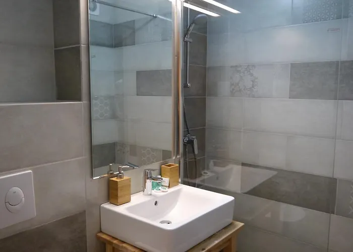 Urban Nest Dorobanti Szálloda *